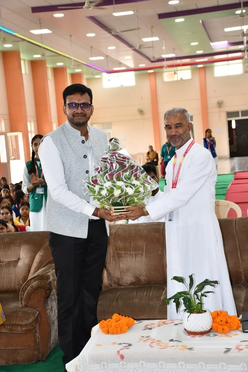School Celebrations - Photo 7